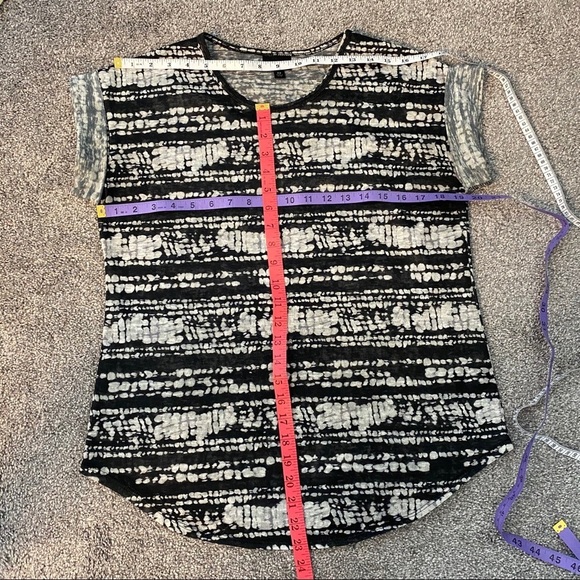 Mossimo Short Sleeve Casual Women's Tees - Picture 7 of 8